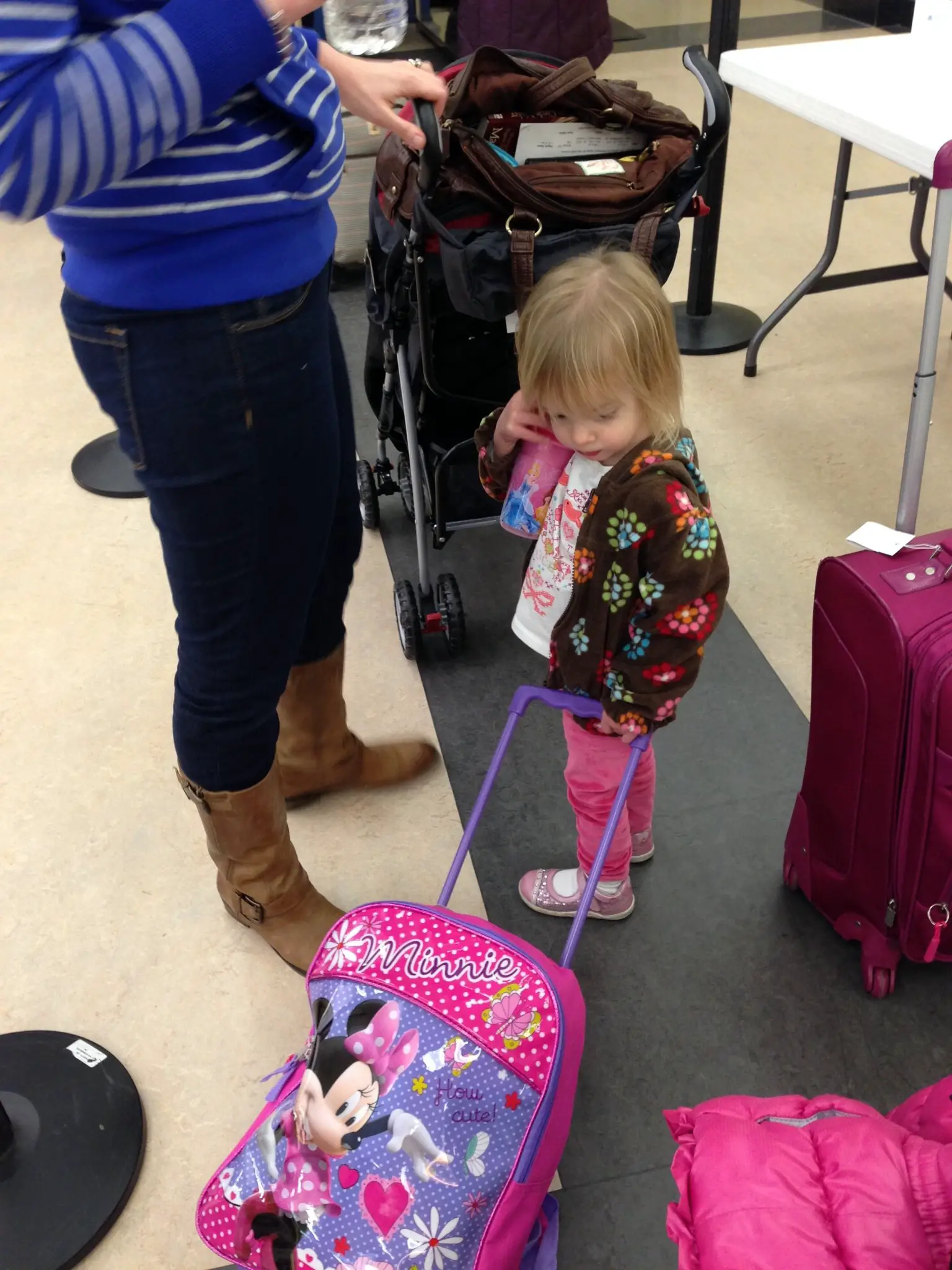 tips for airport travel with toddler