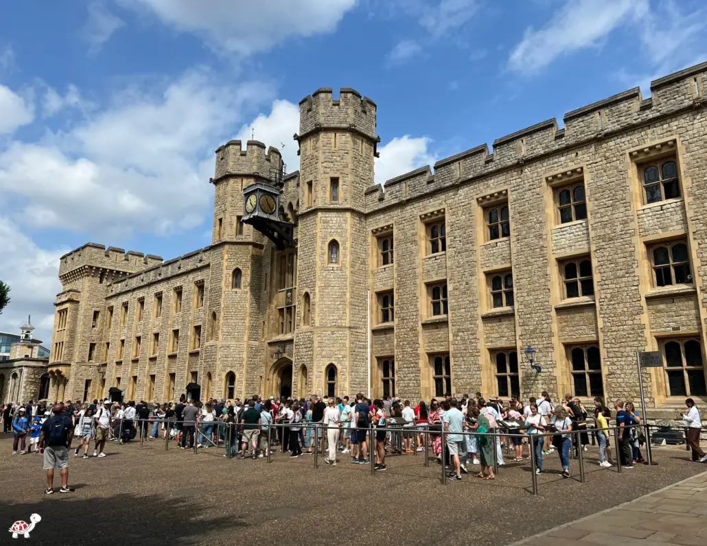 Line for Tower of London Crown Jewels