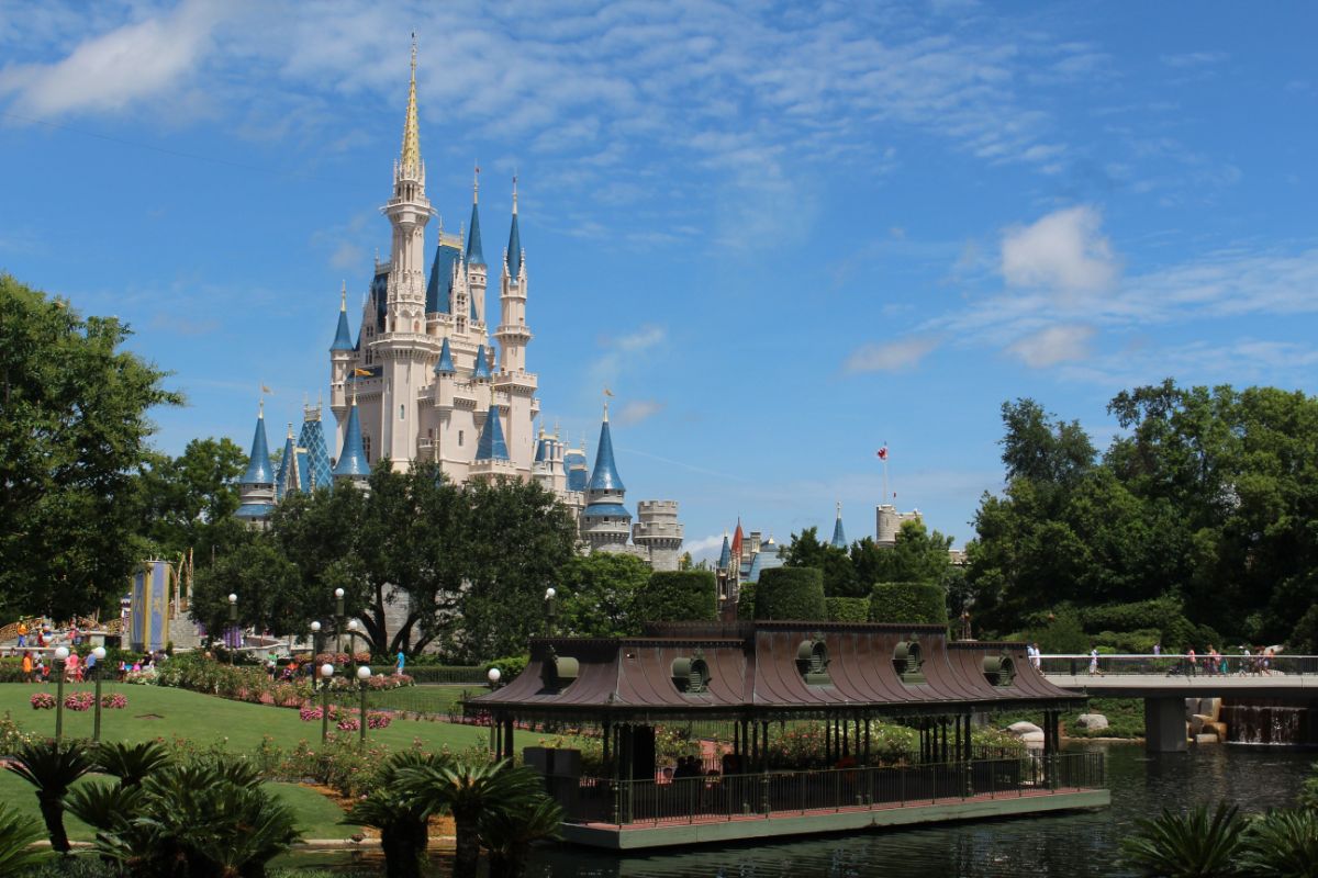 Which Is Better, Disney World Or Disneyland?
