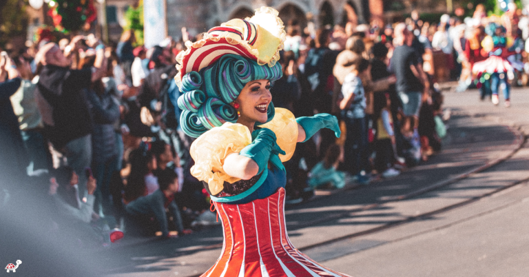What time does Disneyland open and close?